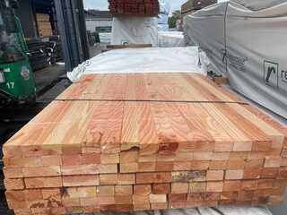 Ca. 96x Douglas regels geschaafd, 45x70mm, lengte 300cm